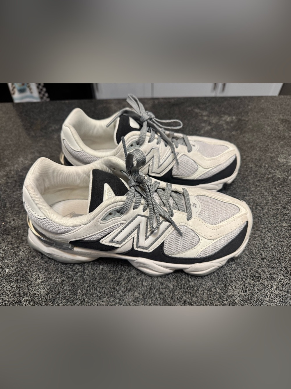 **LIKE NEW** New Balance 9060 Grey Jet Black Size 7 Men 8.5 Women